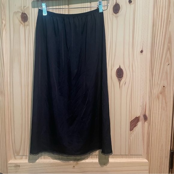 Vassarette‎ Black Midi Slip - Picture 3 of 5